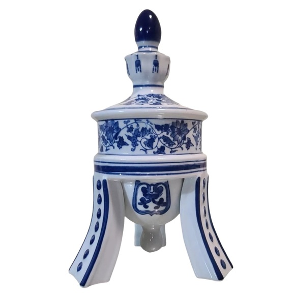 BOMBAY Co. Cobalt Blue & White Porcelain 3 Footed Temple Jar or Canister MINT - Picture 6 of 11